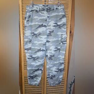 American Eagle Outfitters Gray Camouflage Cargo Pants,